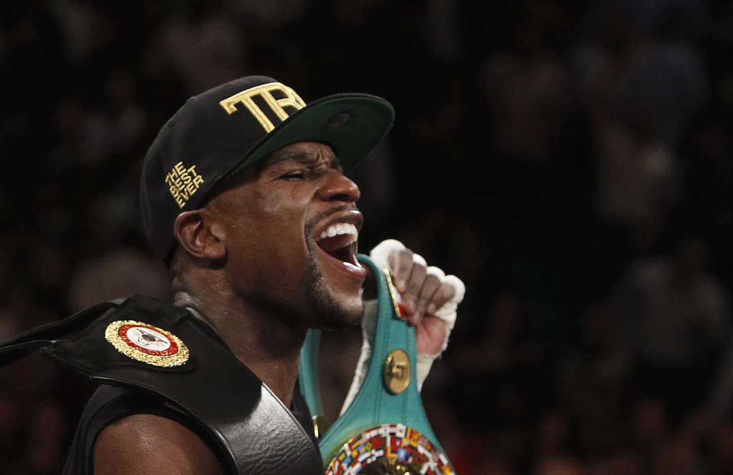 Floyd Mayweather Jr. of the U.S. celebrates his victory over WBC/WBA 154-pound champion Canelo Alvarez at the MGM Grand Garden Arena in Las Vegas, Nevada, September 14, 2013. Alvarez was previously undefeated in 42 fights. REUTERS/Steve Marcus (UNITED STATES - Tags: SPORT BOXING TPX IMAGES OF THE DAY)