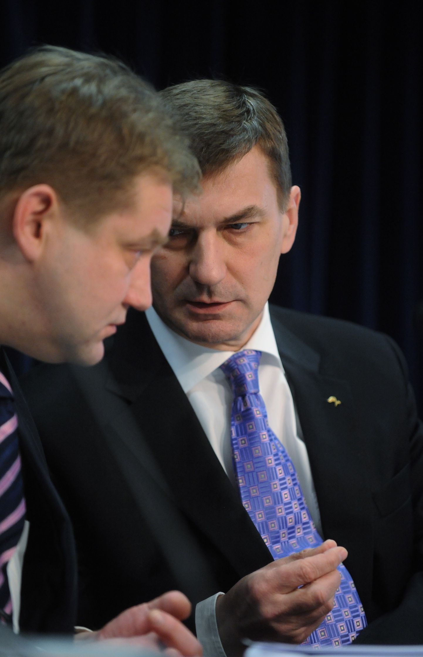 Toonane rahandusminister Ivari Padar ja peaminister Andrus Ansip 2009. aasta jaanuaris.
