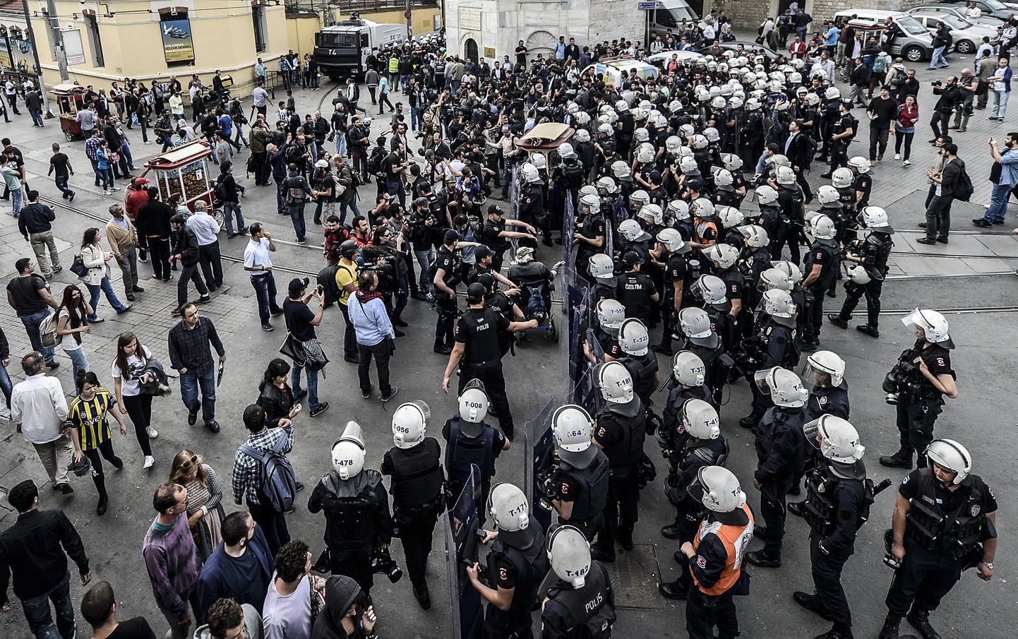 Märulipolitsei Taksimi väljaku juures