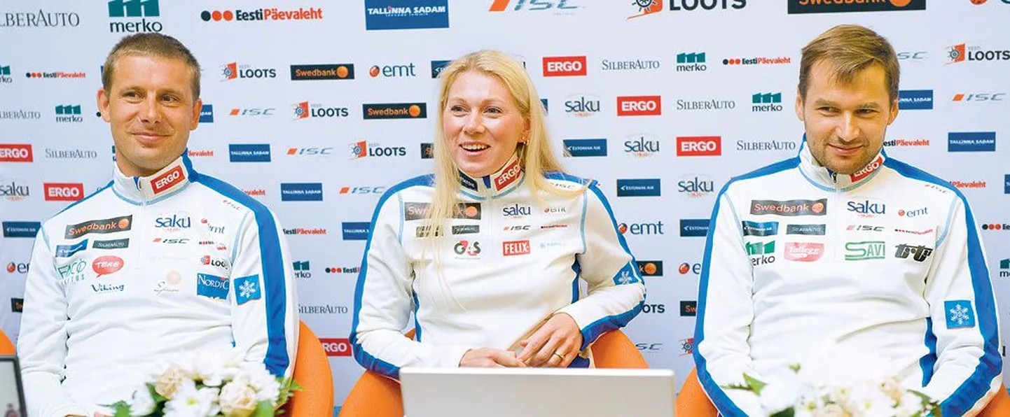 Jaak Mae (vasakult), Kristina šmigun-Vähi ja Andrus Veerpalu olid eilsel pressikonverentsil heas tujus, sest tehtud töö lubab eelseisvaks hooajaks kõrgeid eesmärke seada.