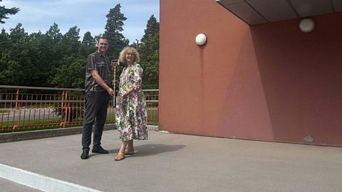 Senine koolijuht andis järeltulijale üle sümboolse võtme