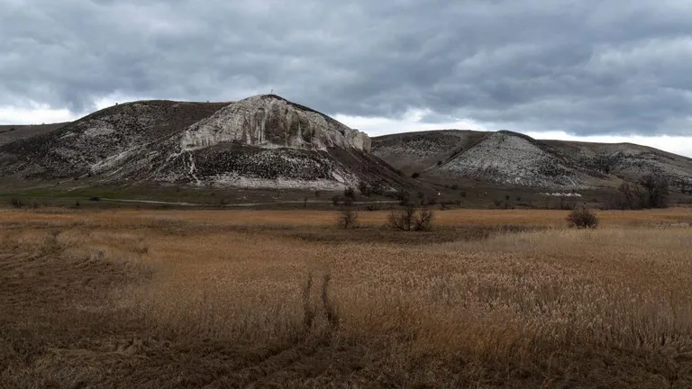 Меловая скала в селе Белокузьминовка около Краматорска. Украина богата различными природными ресурсами