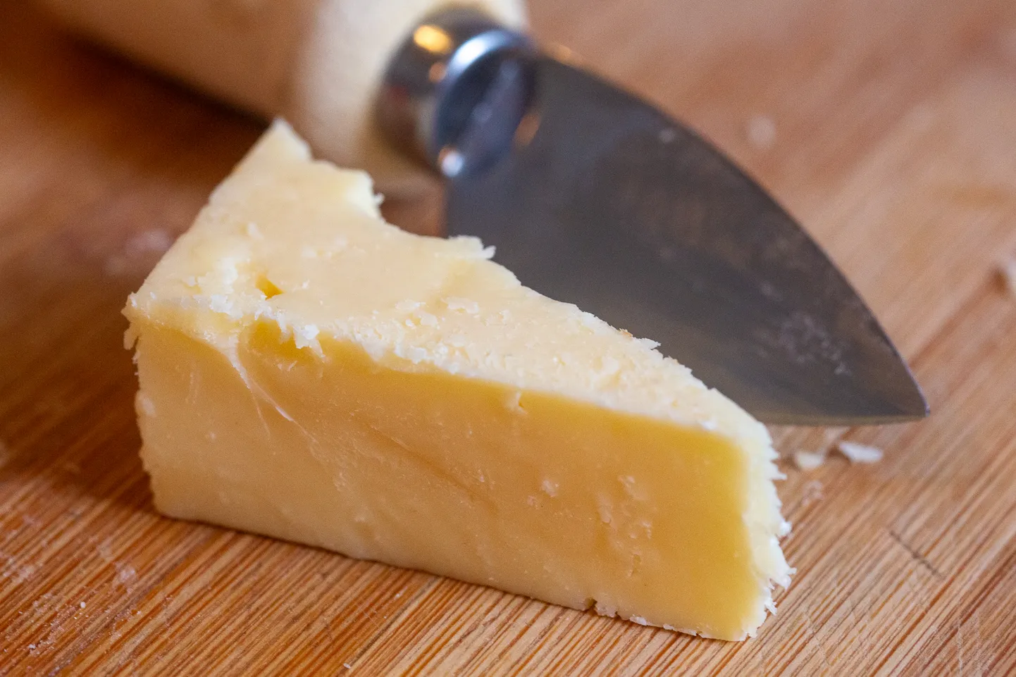 Tükk Cheddari juustu.