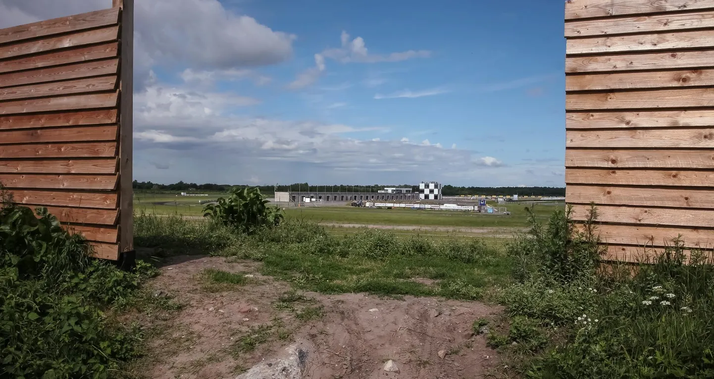Pärnu linnavalitsuse poole pöördunud elanik oli mures Audru ringrajalt leviva müra pärast ja soovis selgitusi müra mõõtmise tulemuste tõlgendamise kohta.