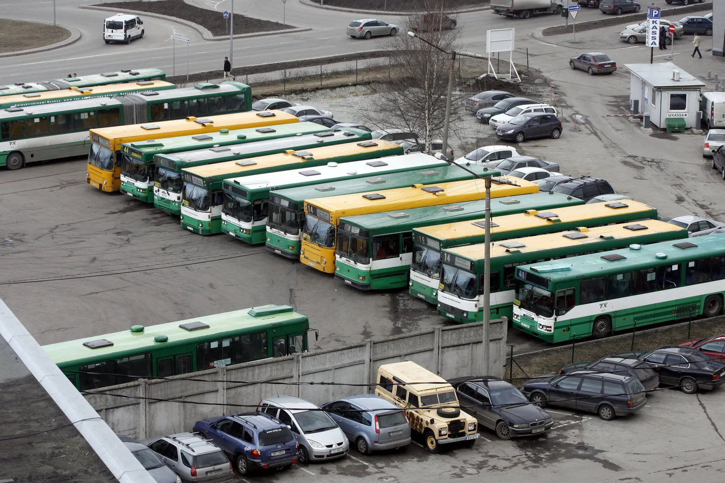 Hobujaama bussiparkla.