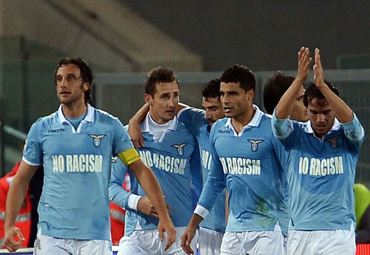 Lazio mängijad tähistavad Miroslav Klose (vasakult teine) väravat.