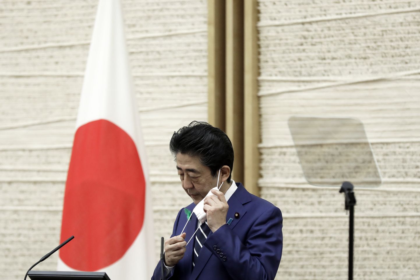 Jaapani peaminister Shinzo Abe teatas täna majandusabi pakkumisest kõikidele riigi alalistele elanikele.