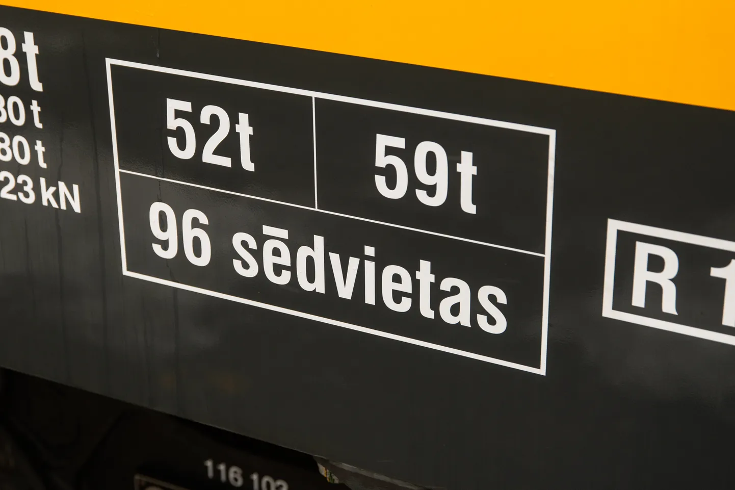 Sāk kursēt jaunie elektrovilcieni