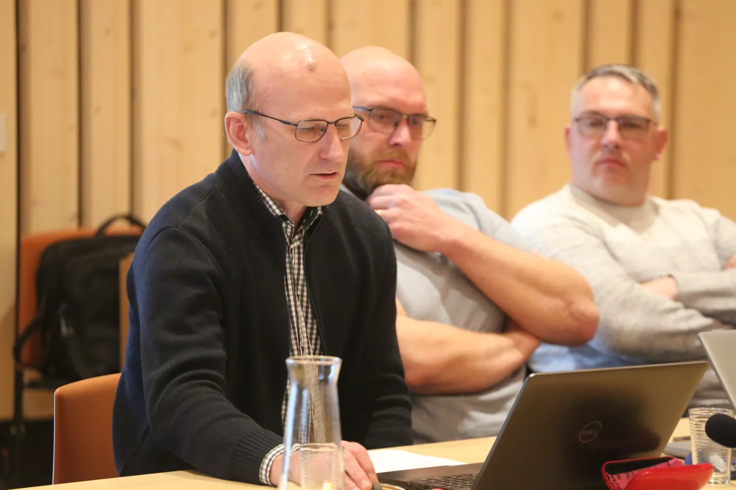 Rõuge volikogu liige Erki Sok on seisukohal, et metsiste elupaiku pole vaja uutes kohtades kaitse alla võtta, sest Nursipalu liigikaaslasi see nagunii ei päästa.