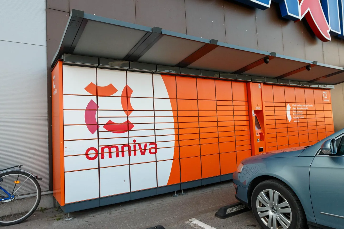 Omniva logistikakeskuse avamise tõttu on pakkide automaatidesse toimetamine häiritud.