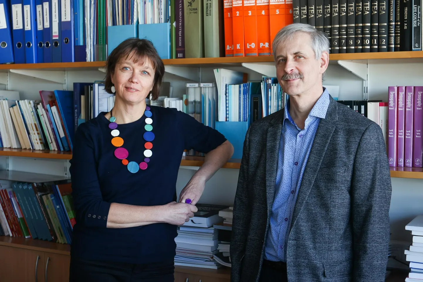 Tallinna Ülikooli Eesti demograafia keskuse professoril Allan Puuril (paremal) ja uuringute projektijuhil Tiina Tambaumil on kiired ajad – Eestis tuleb üheaegselt läbi viia kaks suurt rahvusvahelist rahvastiku-uuringut.