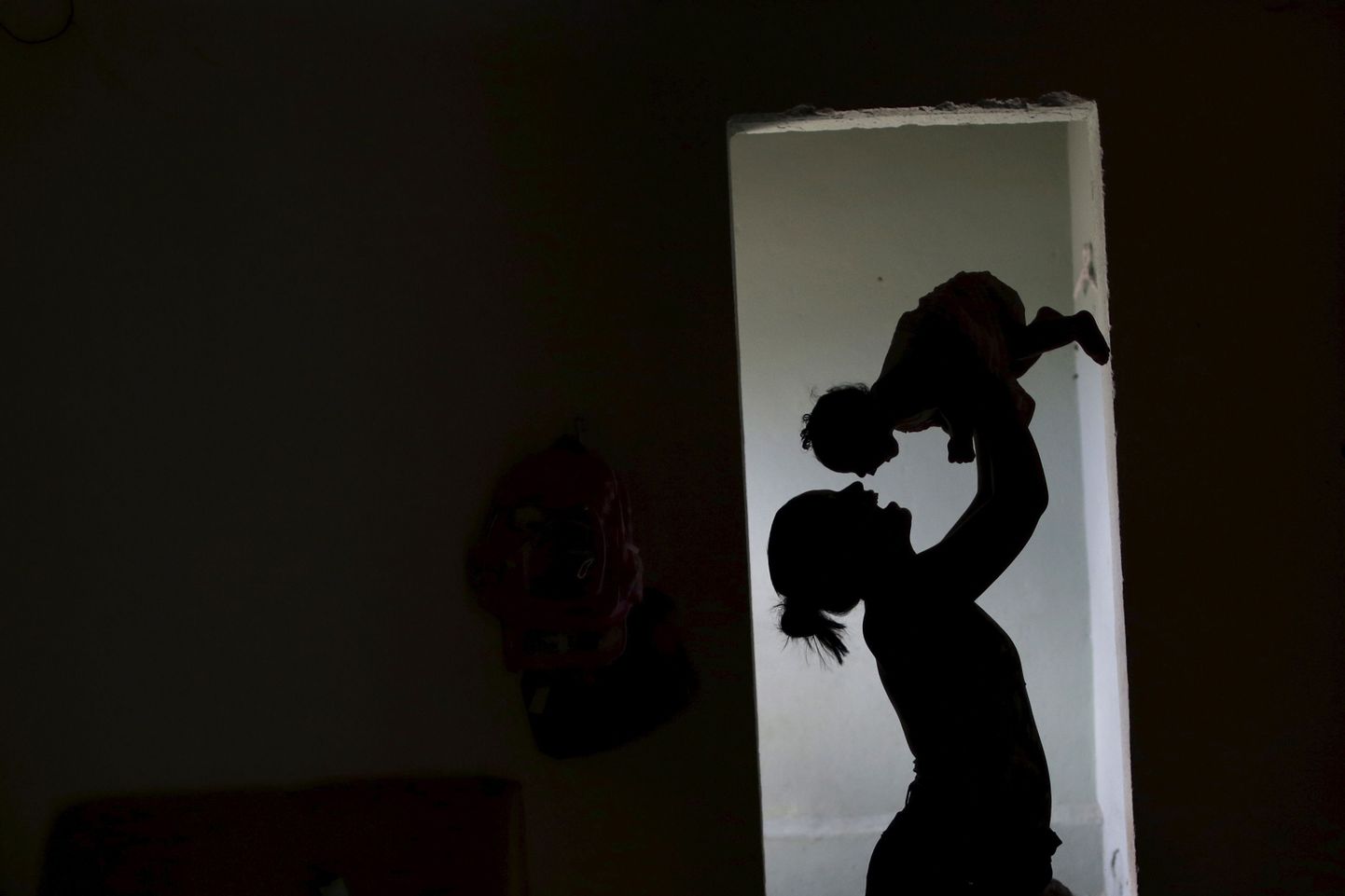 Brasiillanna Rosana Vieira Alves koos oma  4-kuulise tütre Luana Vieiraga, kellel on diagnoositud mikrotsefaalia.