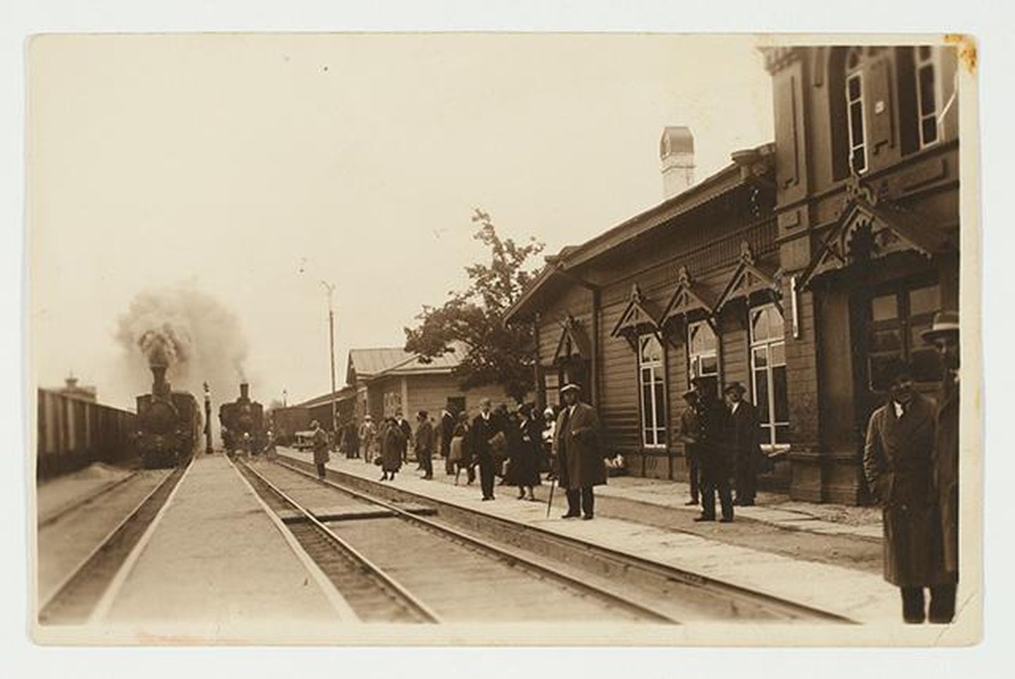 Rakvere raudteejaam oli kunagi uhke puidust hoone.