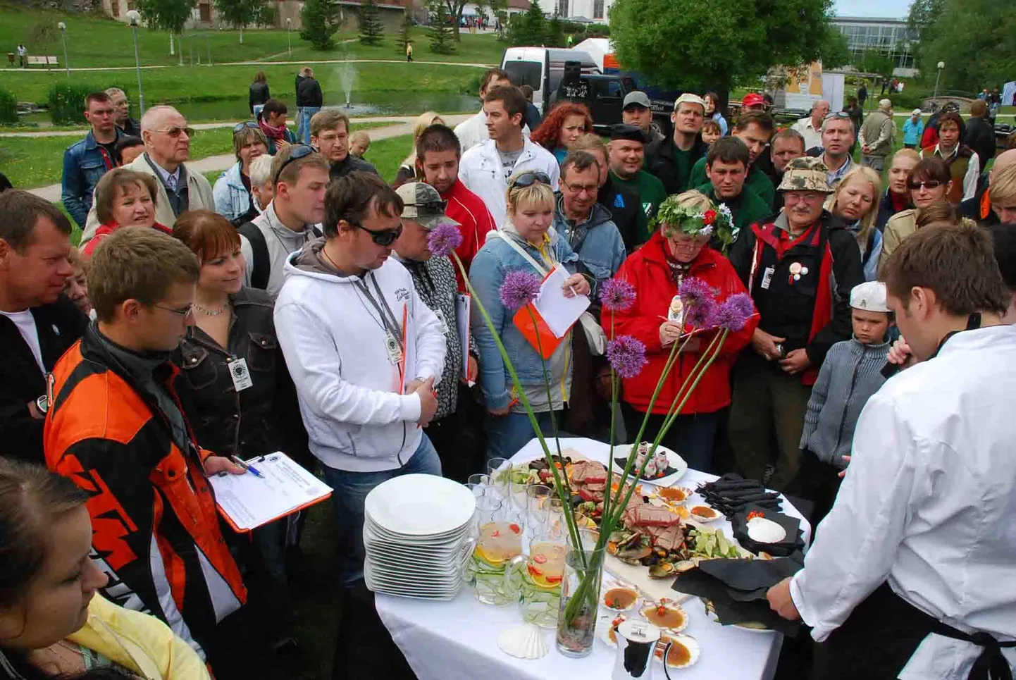 Võistkond AQVA fantaasiavooru võistlustöö esitlusel Lääne-Virumaa võistlusel Rakveres 2009. aasta kevadel.