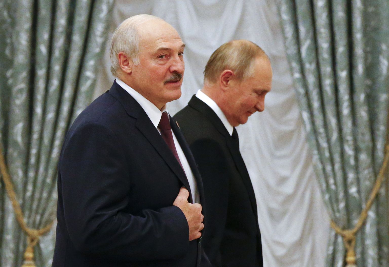 Venemaa president Vladimir Putin (paremal) ja Valgevene president Aljaksandr Lukašenka 9. septembril 2021 kohtumisel Moskvas Kremlis