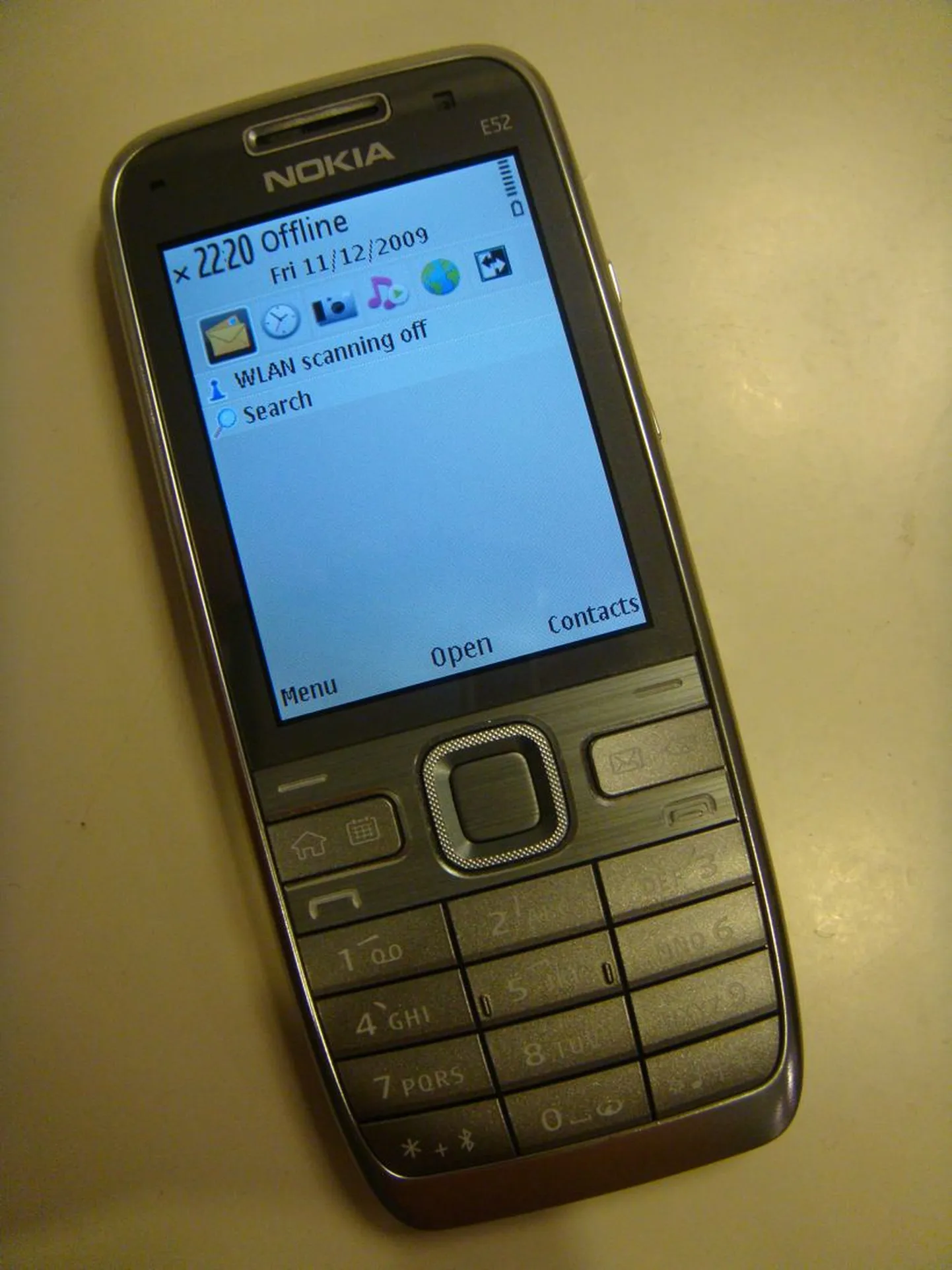 Nokia E52.