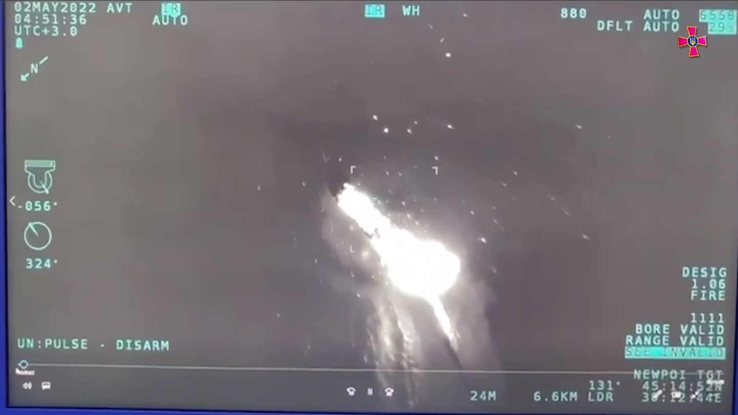 Война в Украине. Момент взрыва одного из российских катеров типа "Раптор"