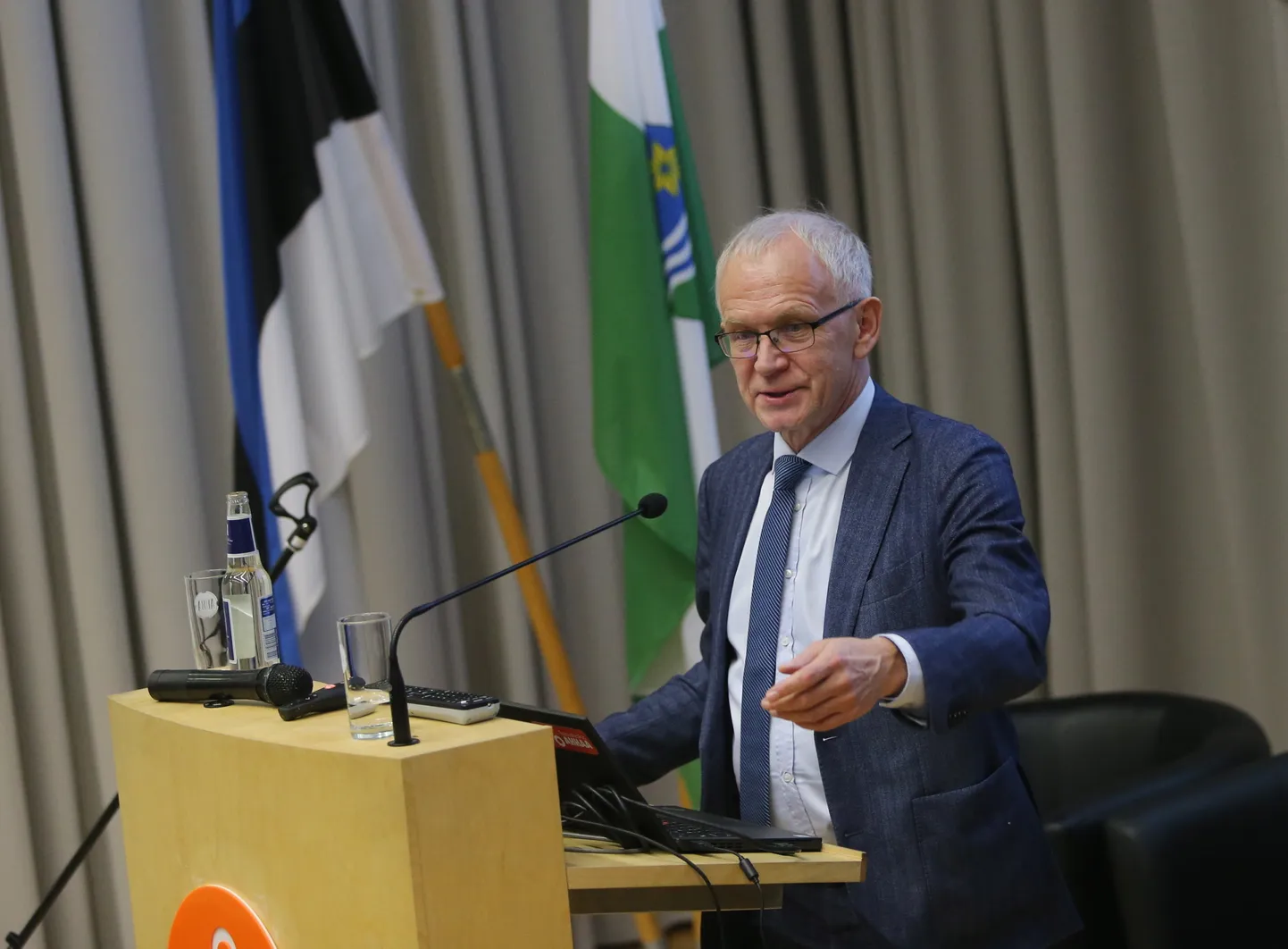 Eiki Nestor esines eile Ahaa keskuses toimunud Tartumaa arengustrateegia foorumil.