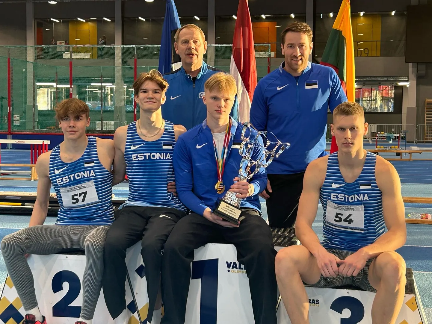 Maakonna sportlased Balti noorte kergejõustiku meistrivõistlustel.