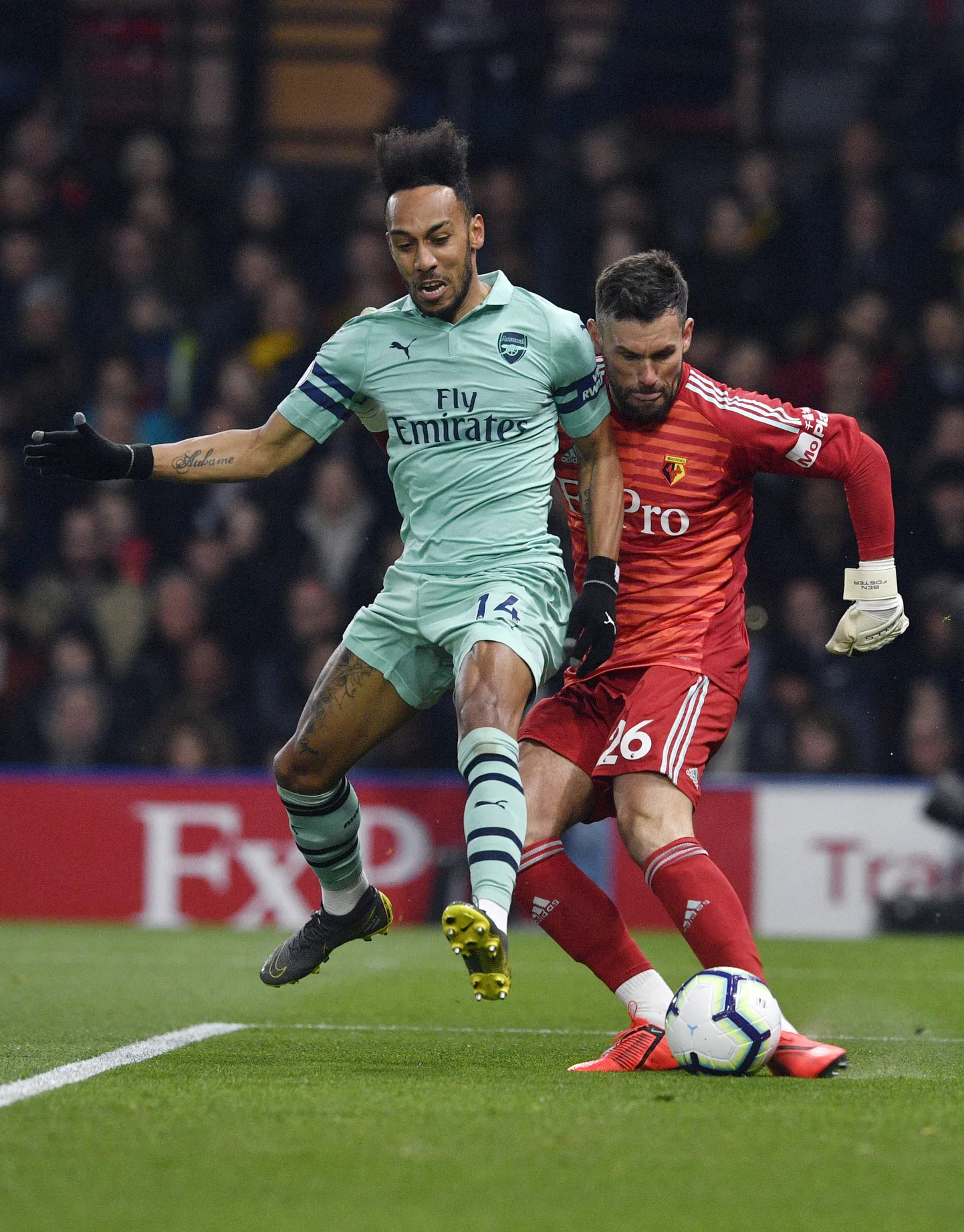 Pierre-Emerick Aubameyang häbistab kogenud Ben Fosterit.
