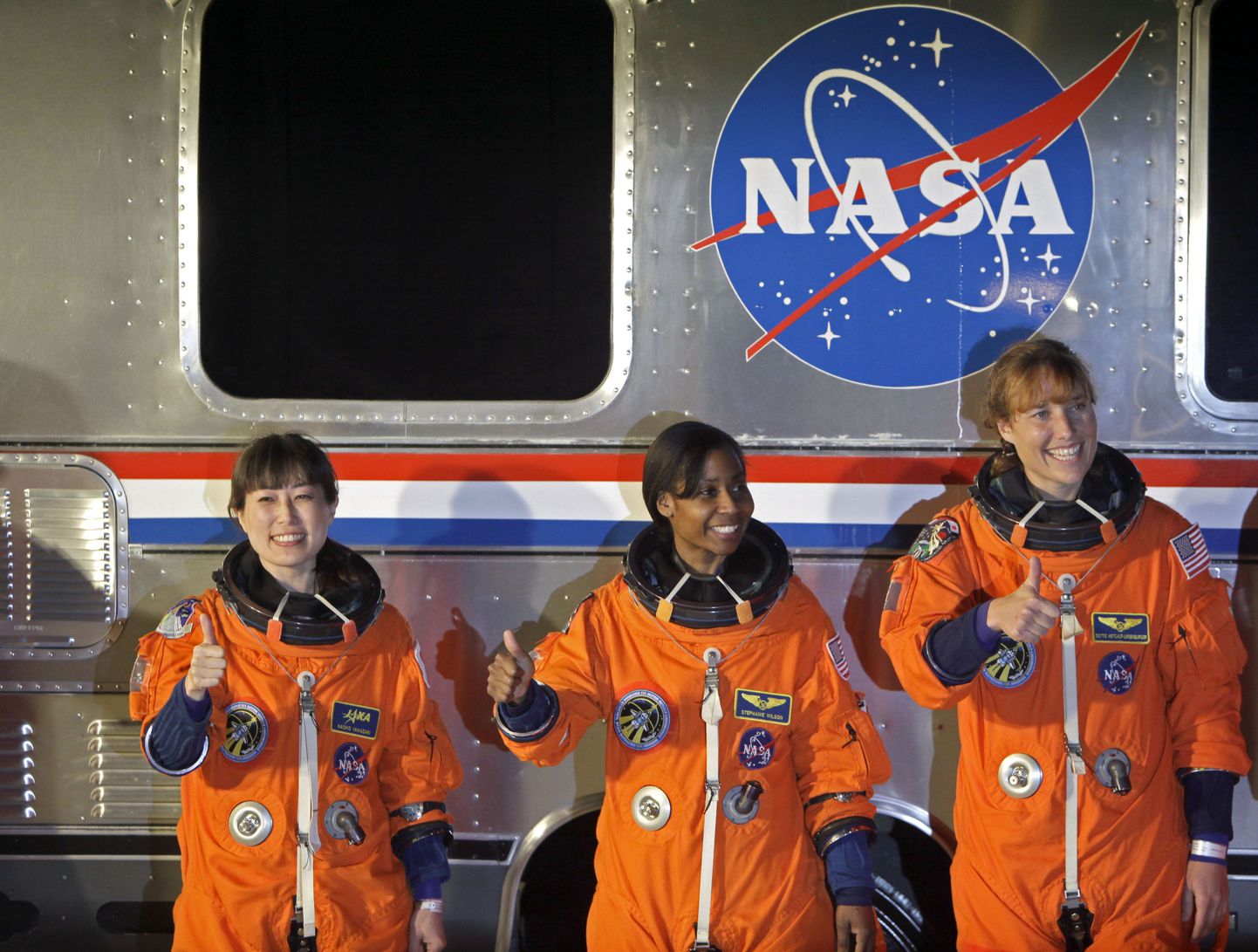 Kolm naisastronauti (vasakult paremale) - jaapanlanna Naoko Yamazaki ning ameeriklannad Stephanie Wilson ja Dorothy Metcalf-Lindenburger