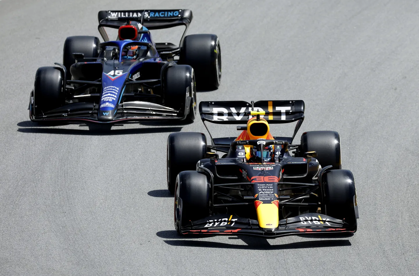 Esimese eestlasena osales F1 vabatreeningul Jüri Vips, kui sai 2022. aasta mais Red Bulli vormeli rooli Barcelona etapil.