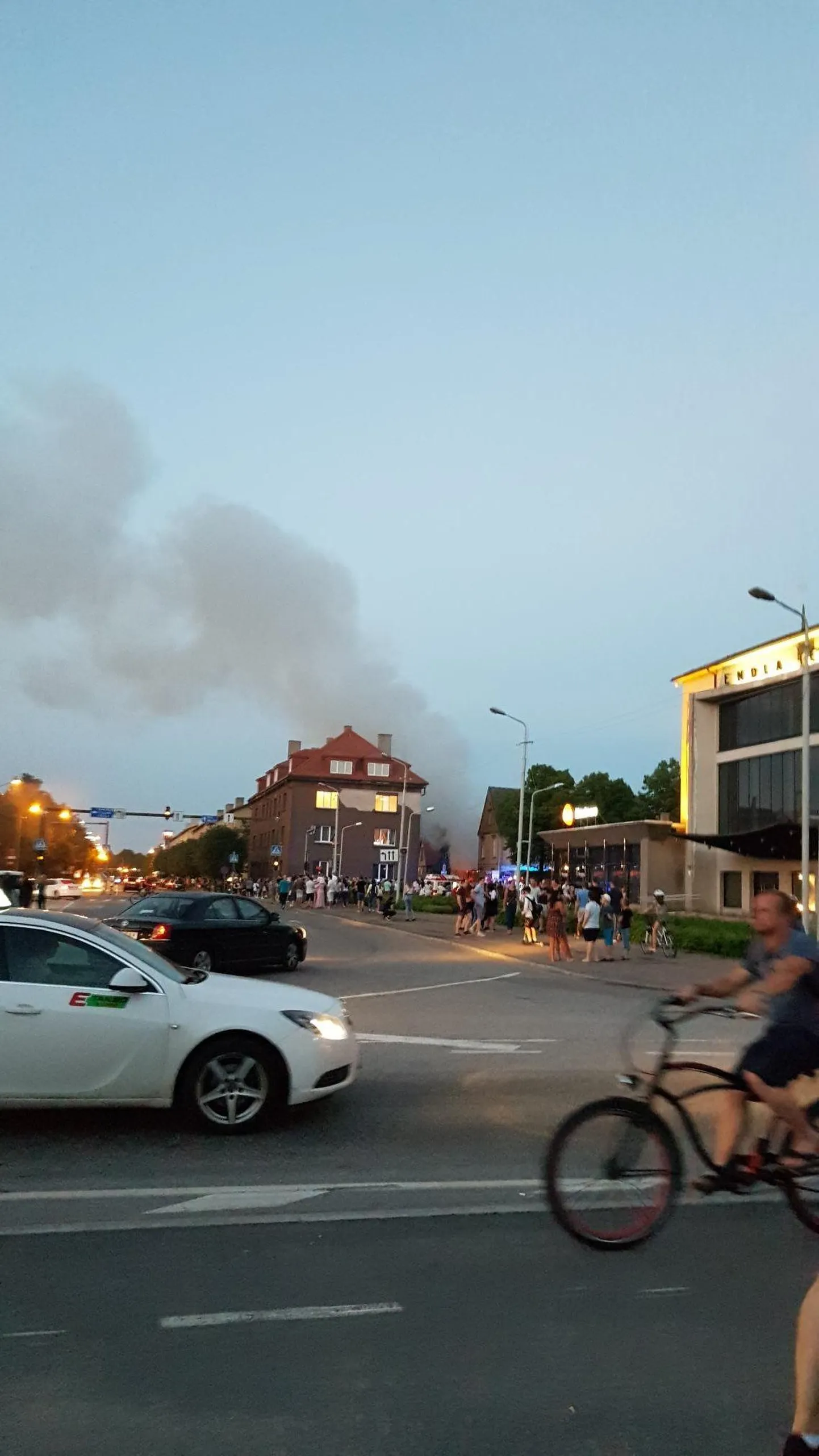 Politsei kahtlustab reedel Pärnu kesklinnas puhkenud põlengu puhul süütamist.