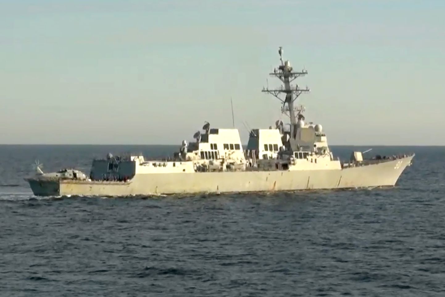 USA mereväe hävitaja USS Chafee, mis väidetavalt Vene territoriaalvetest tõrjuti.
