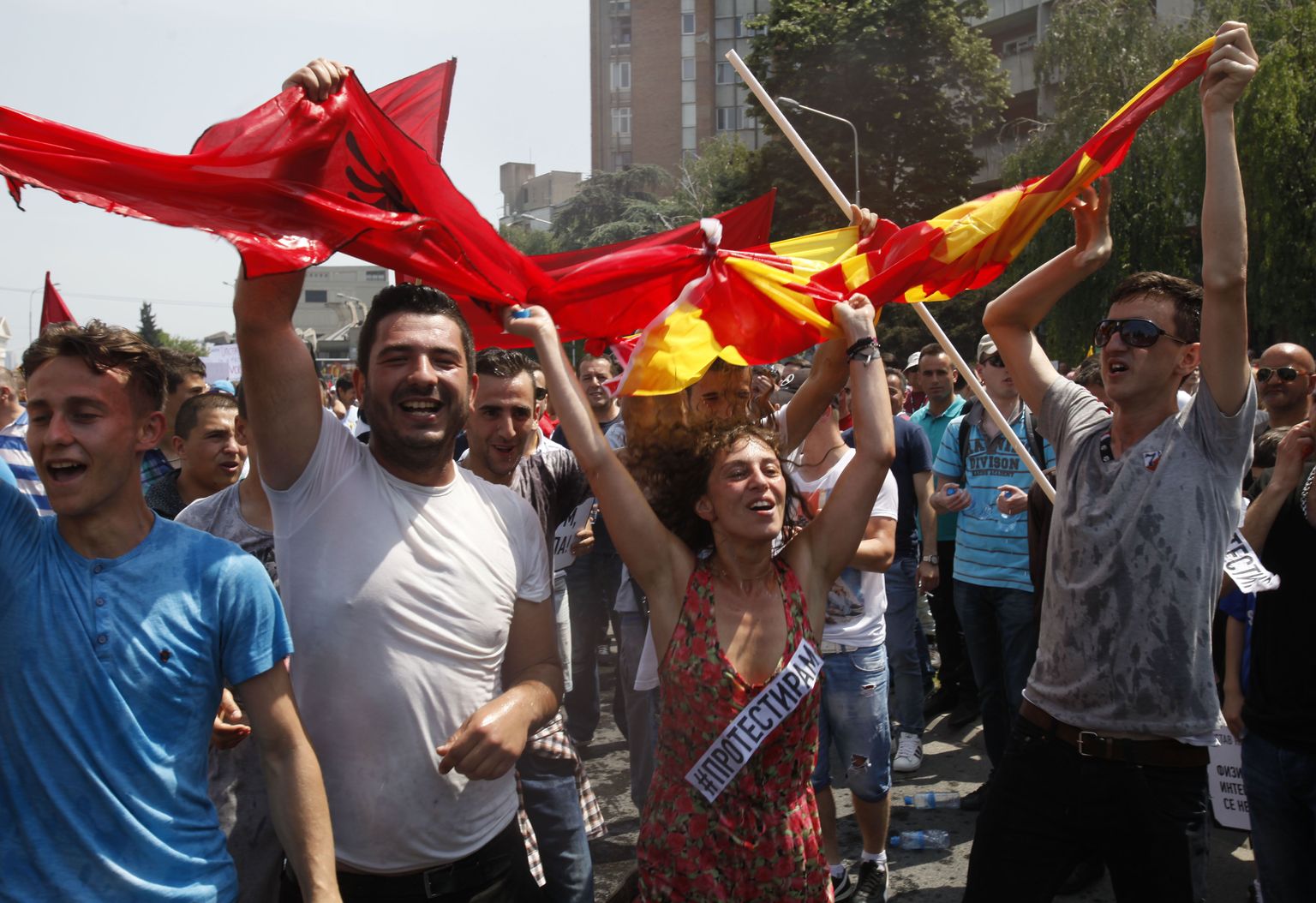 Meeleavaldajad Skopje tänavatel nõudmas peaminister Nikola Gruevski tagasiastumist.
