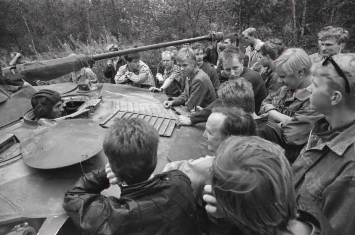 Viimane suur näide meie vägivallatust vastupanust võõra võimu all oli Tallinna teletorni kaitse 1991. aasta augustis.