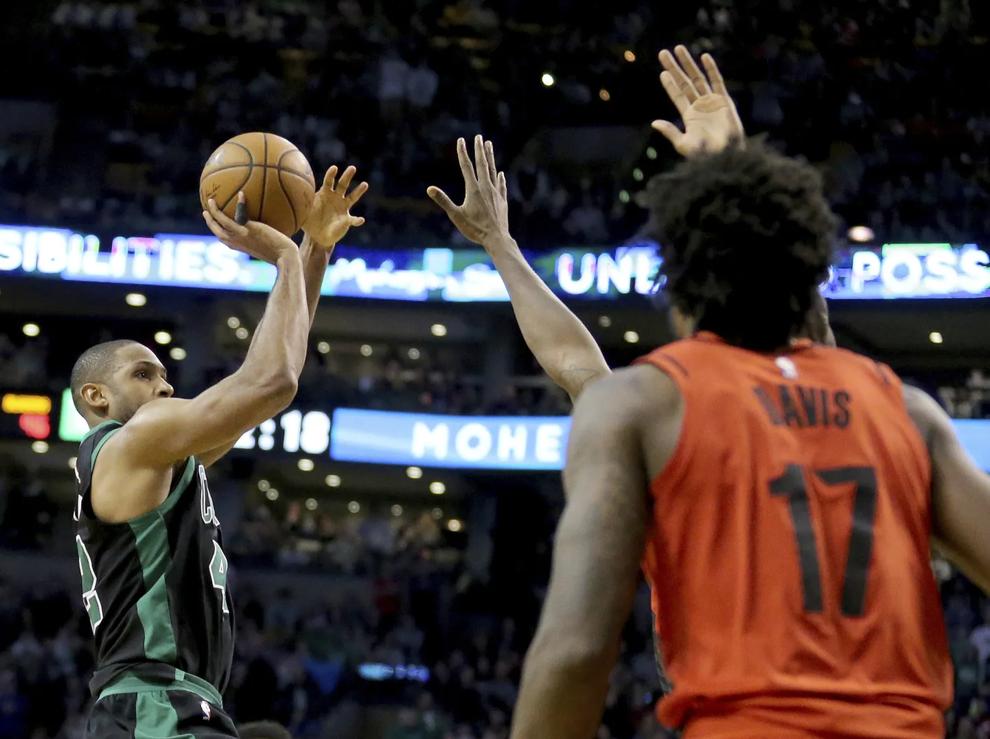 Al Horford võiduviskel.