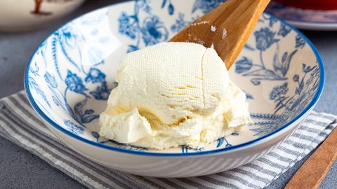 Mājās pagatavots krēmsiers no vienas sastāvdaļas