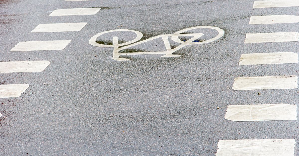 Puust ja punaseks: millal peab jalgrattur ratta seljast maha tulema ja millal mitte?