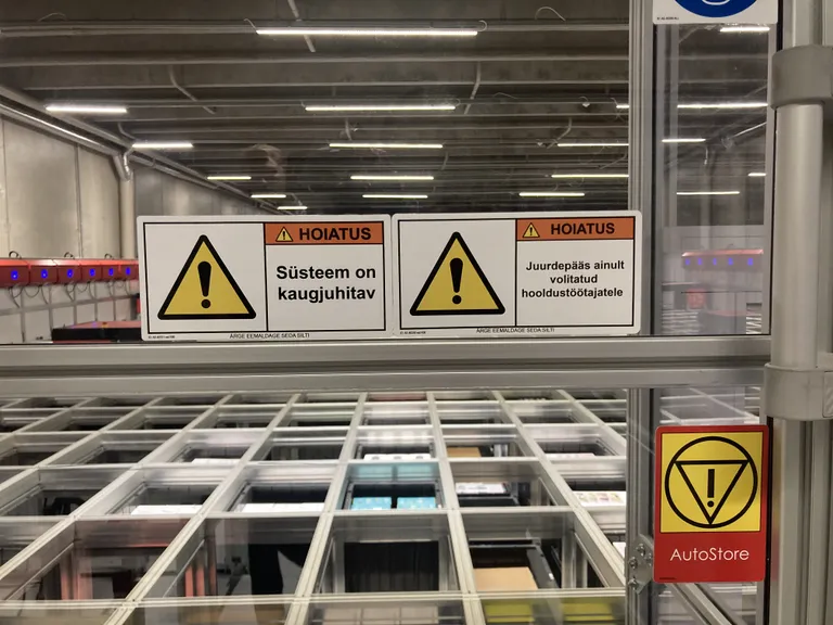 Robotid töötavad klaasseina taga
