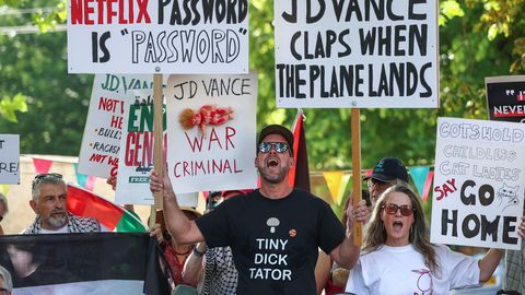 Anglijā notikusi demonstrācija pret Vensa vizīti