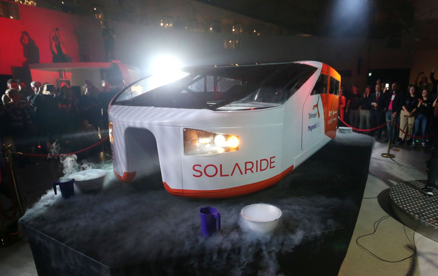 Ahhaa keskuses esitletakse  Eesti tudengite ehitatud päikeseenergiaautot