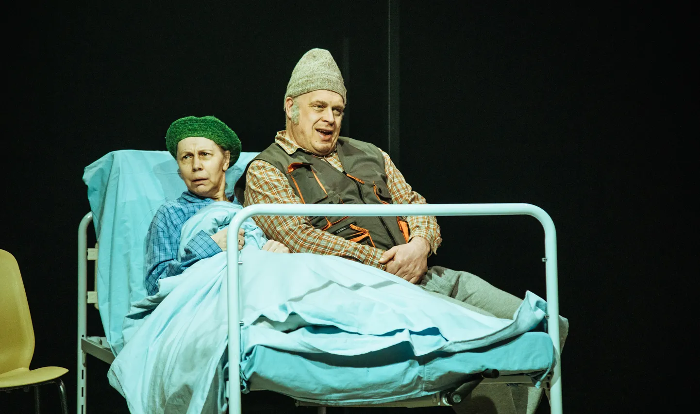 Tiina Mälberg ja Tarvo Sõmer Rakvere teatri etenduses «Kõike head, vana toriseja».