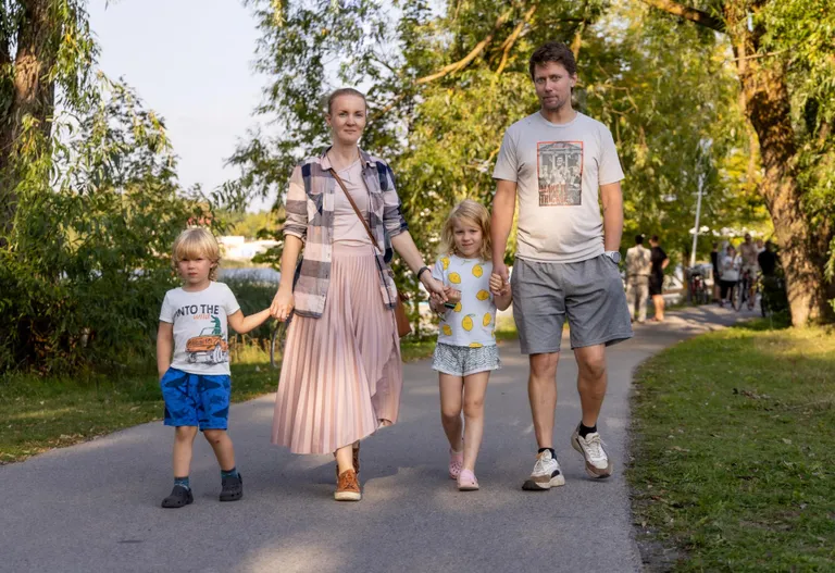 Pooleldi pärnakad Siiri ja Jan sooviksid jõe äärde rohkem sääraseid üritusi.