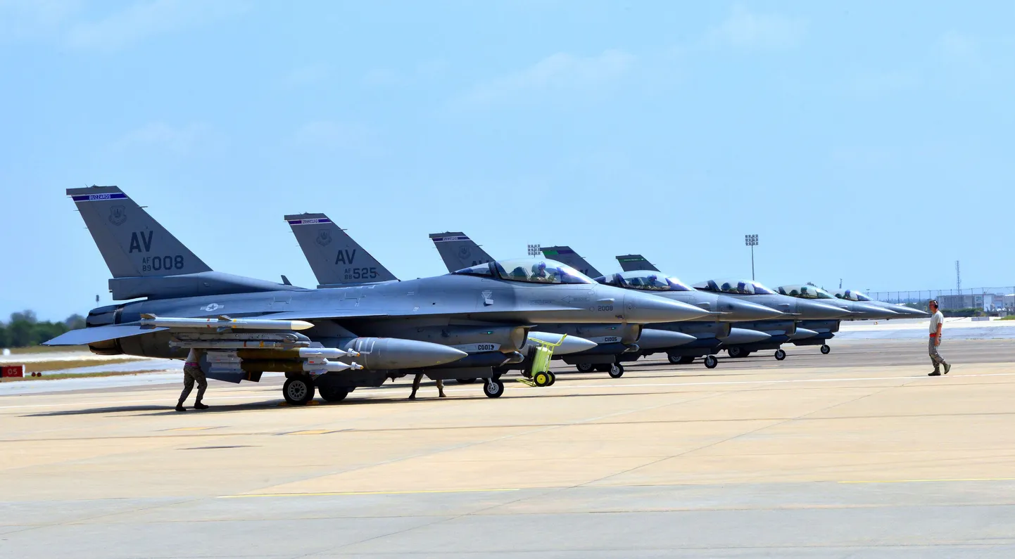 USA hävitajad F-16.