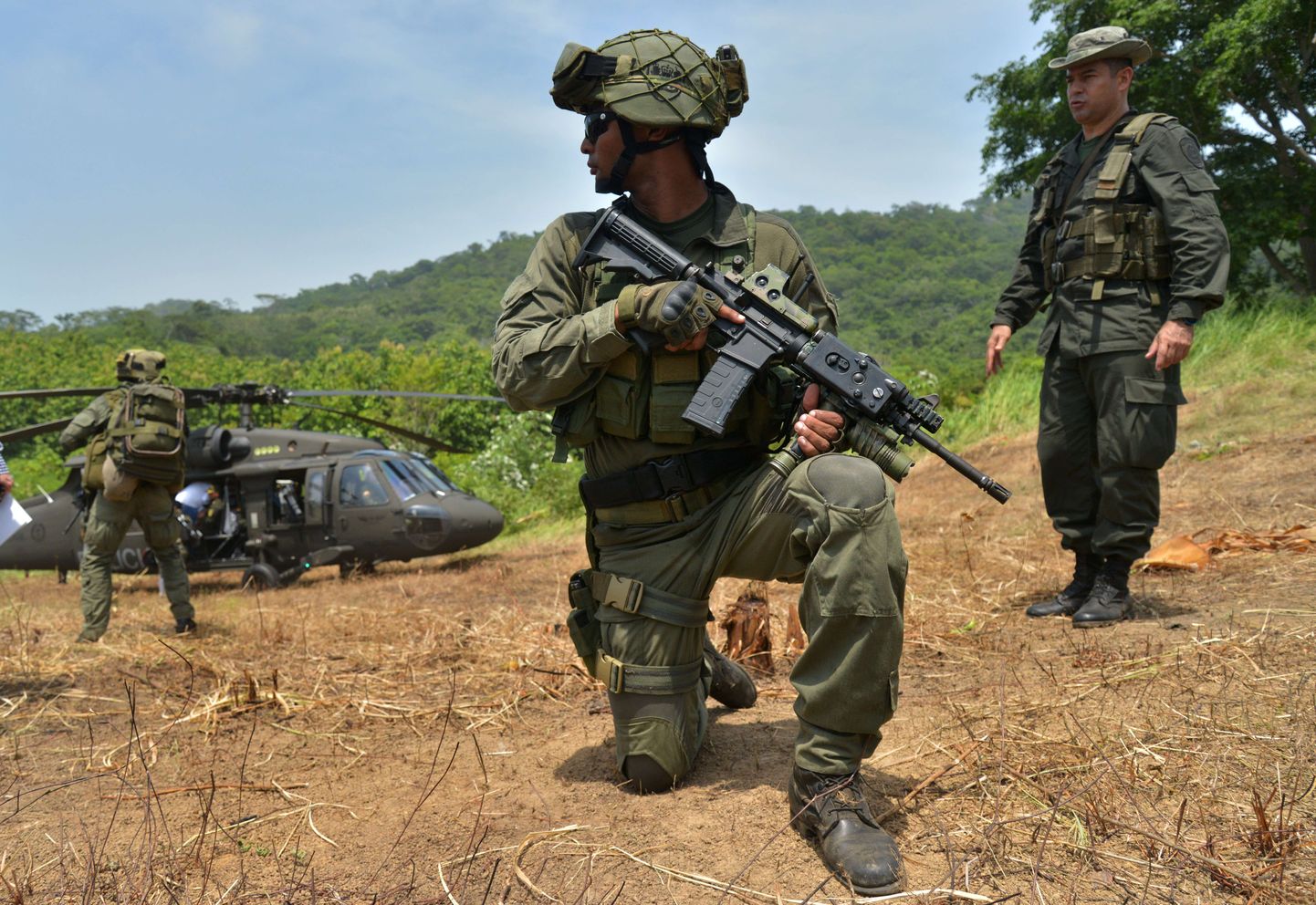 Colombia sõdurid narkokurjategijate vastasel operatsioonil.