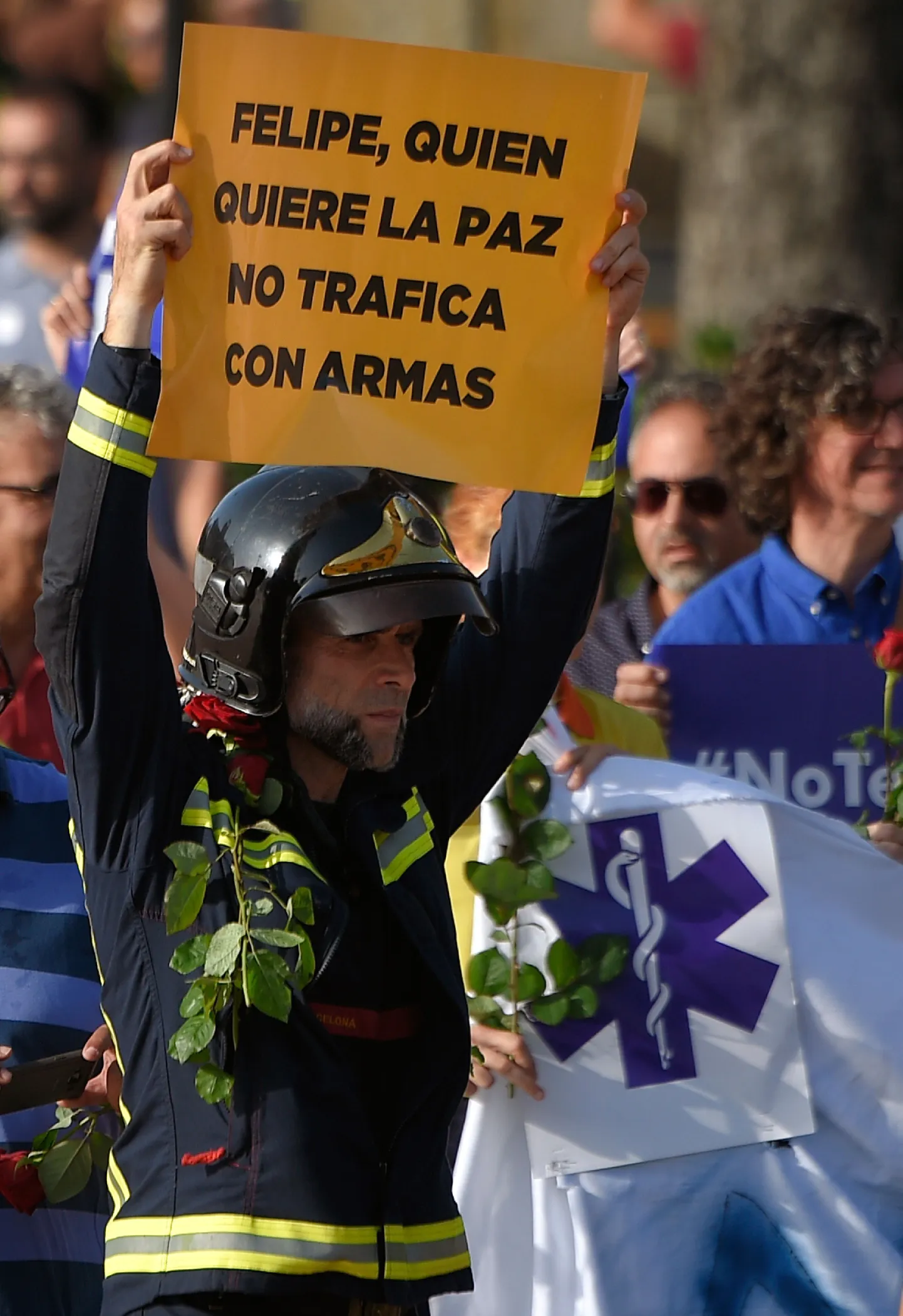 Barcelona rahumarsi osaleja, kes teatab, et tahetakse rahu, mistap kuningas ei tohiks relvi smugeldada.
