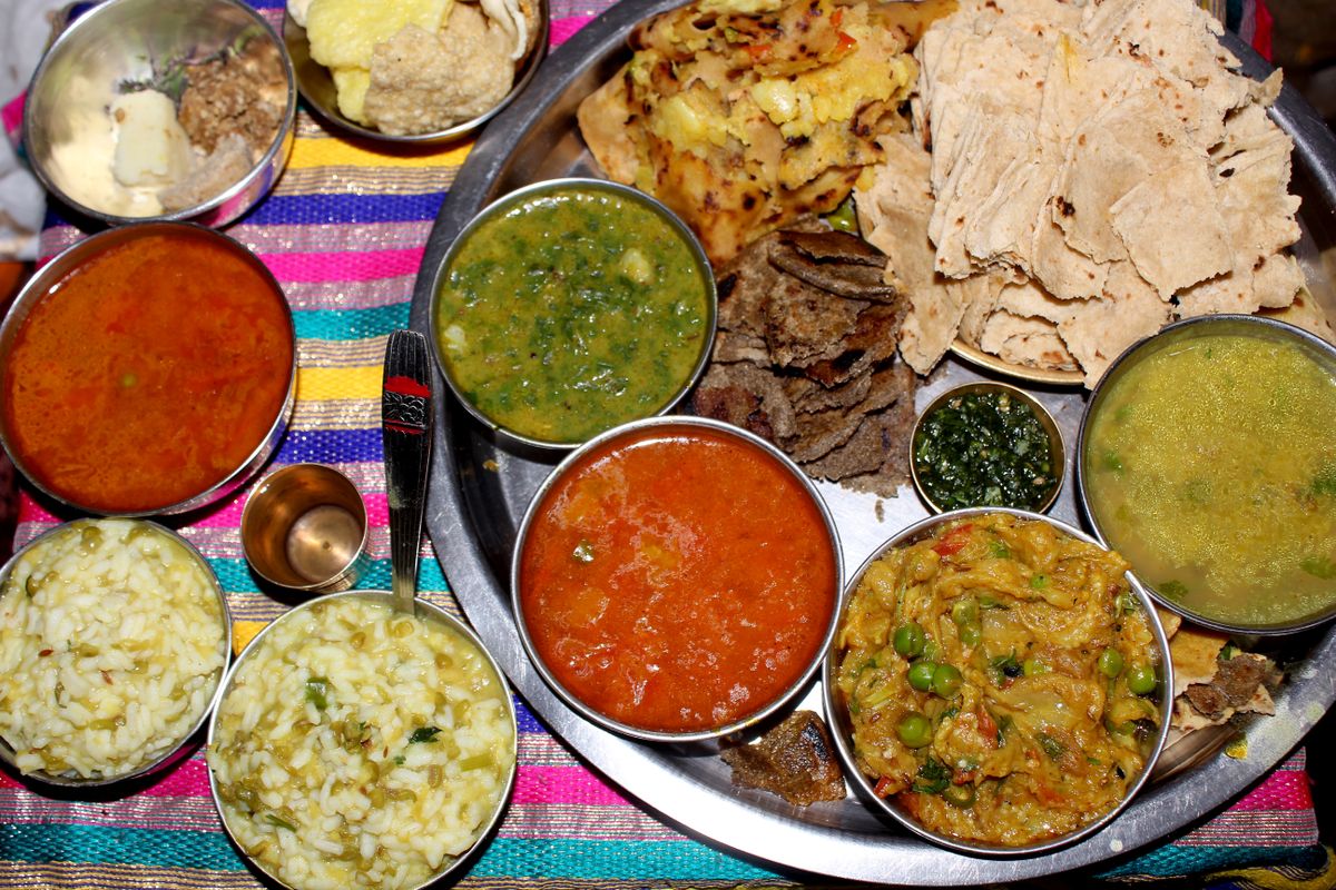 Tradicionāla veģetārā maltīte Indijā - thali