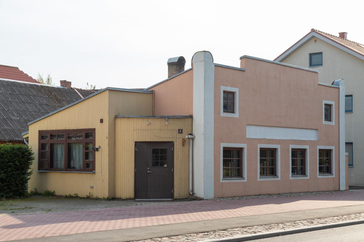 Viking Burgeril on seni kolm toidukohta Saaremaal. Neljas avatakse Viljandis, Tallinna tänava ääres.