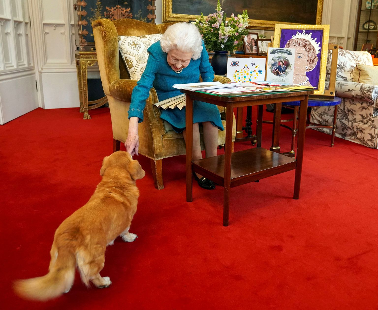 Kuninganna oma armastatud koera Candyga, veebruaris 2022