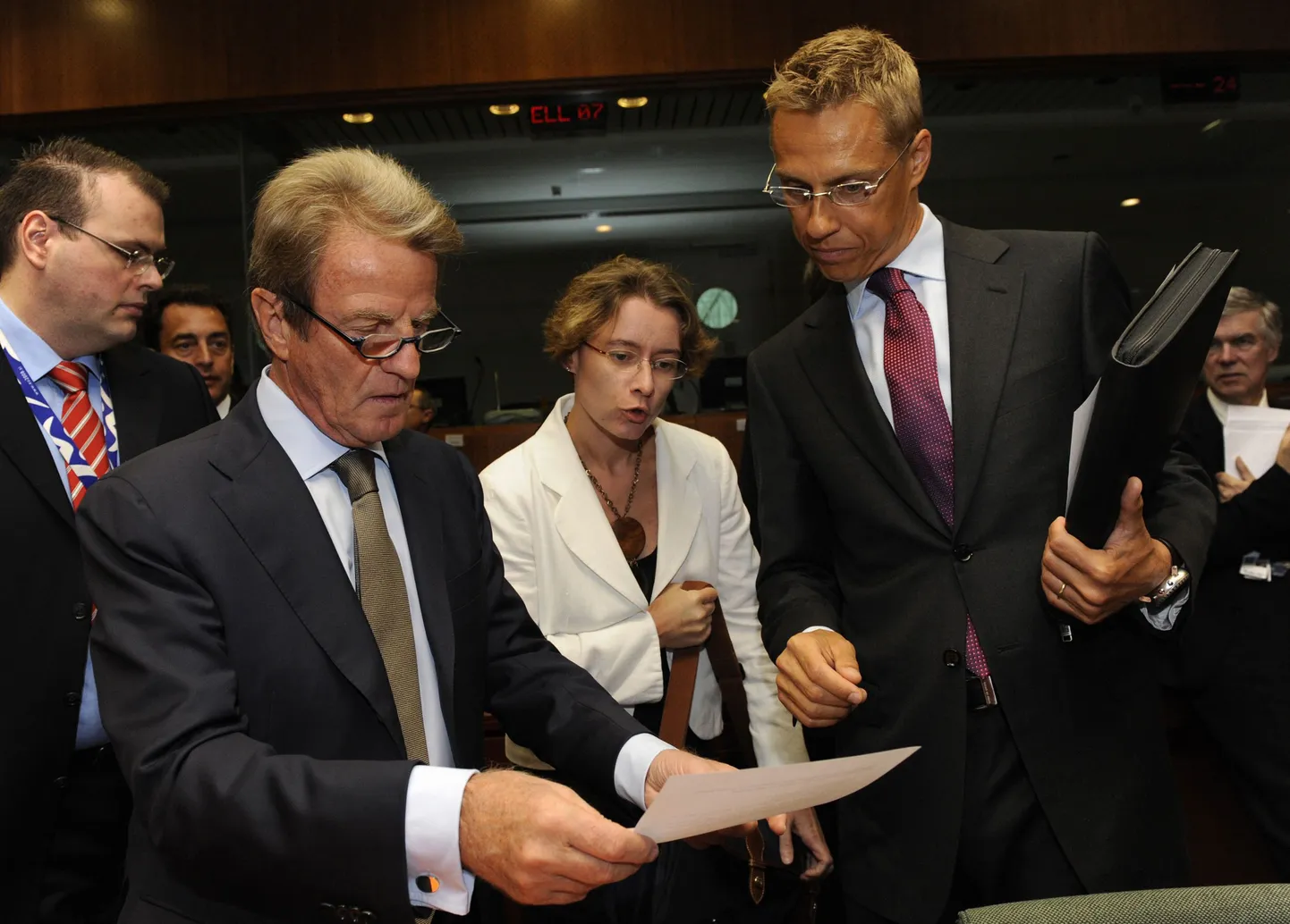 Prantsusmaa välisminister Bernard Kouchner ja tema Soome ametikaaslane Alexander Stubb enne tänast Euroopa Liidu välisministrite kohtumist Brüsselis.