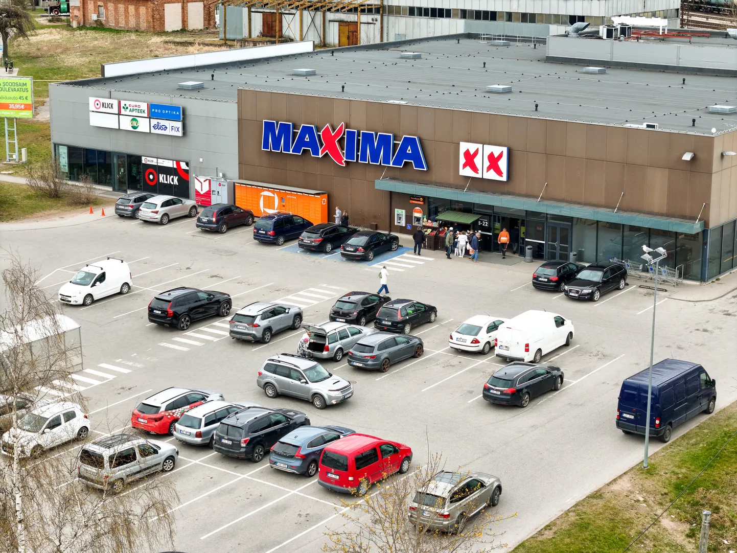 Napsine poevaras avas õlled ja ründas turvatöötajat