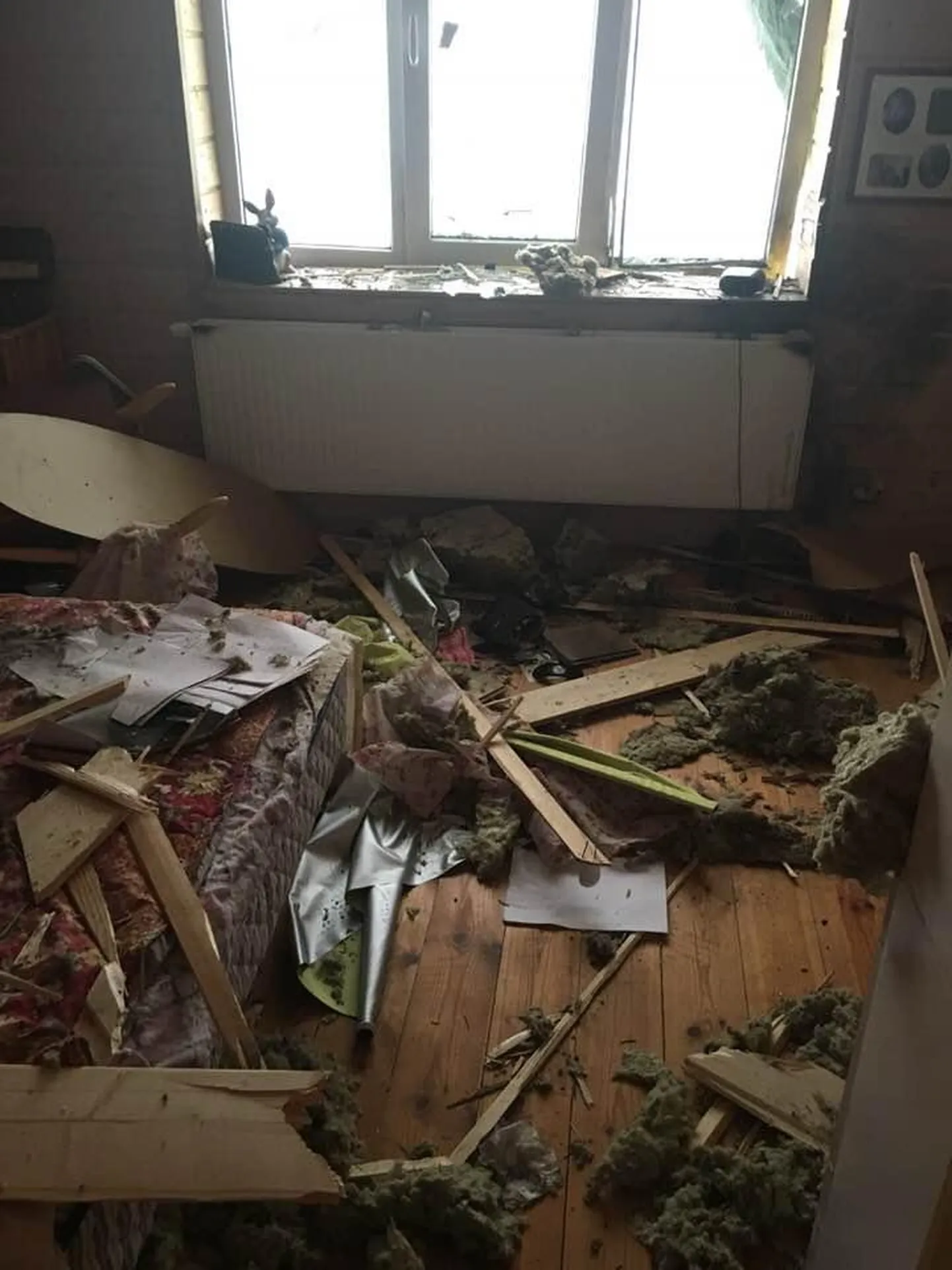 Pikselöök lõi Kihnus Uiõ-Matu ­talu pere­tütre toa ­pil­basteks.
