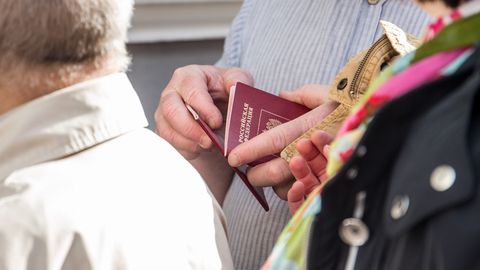 Паспорта получат не все: в России готовят новый порядок выдачи документов за рубежом
