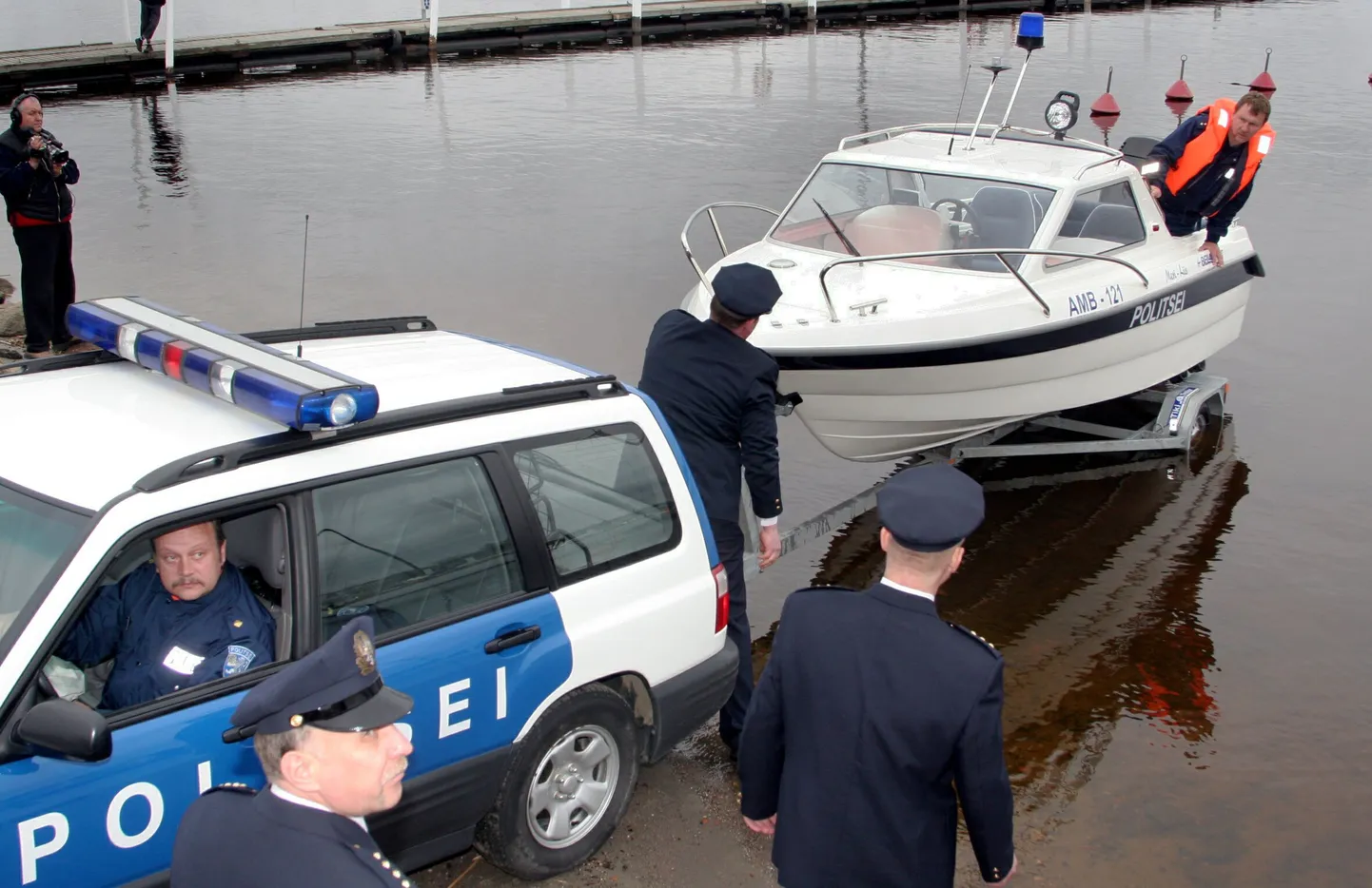 Pärnu veepolitsei alustab juba viiendat hooaega, täna lastakse kaater vette.