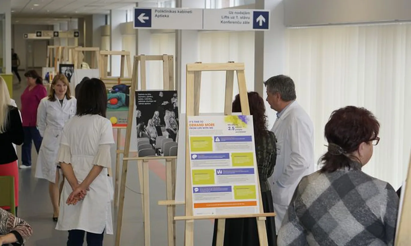 Izstāde "Es un MS", kas atklāta Rīgas Austrumu klīniskās universitātes slimnīcā "Gaiļezers